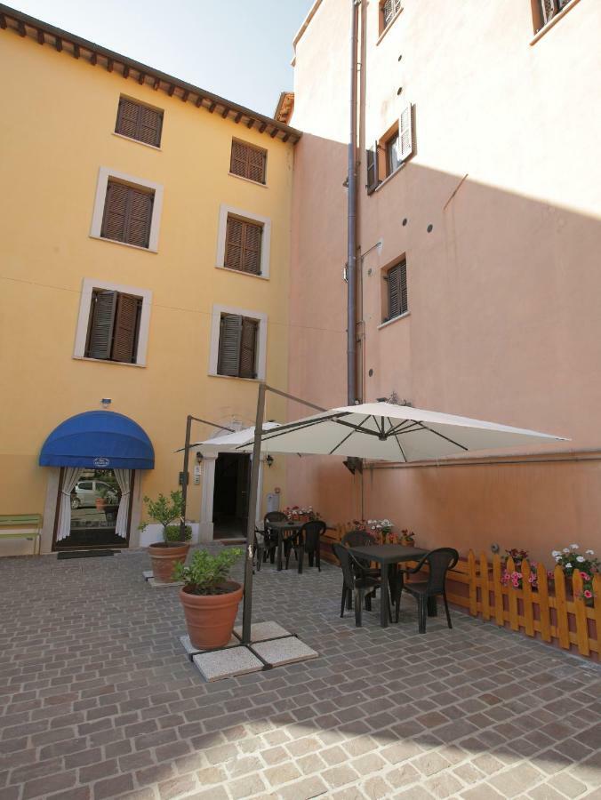 Il Cavallino Fossombrone Buitenkant foto